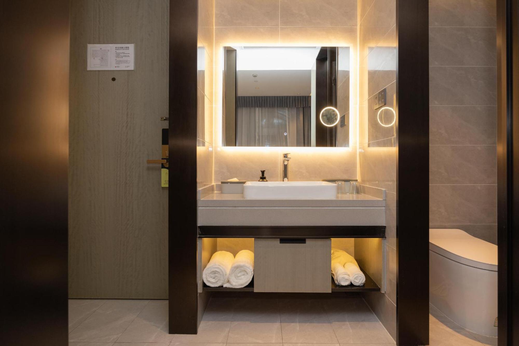 Atour X Hongqiao National Exhibition Qibao Old Street Hotel 3*