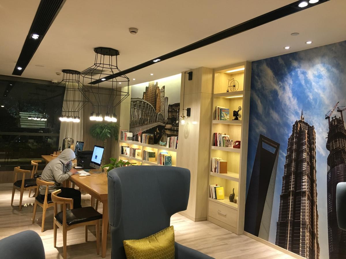 Atour X Hongqiao National Exhibition Qibao Old Street Hotel 3*